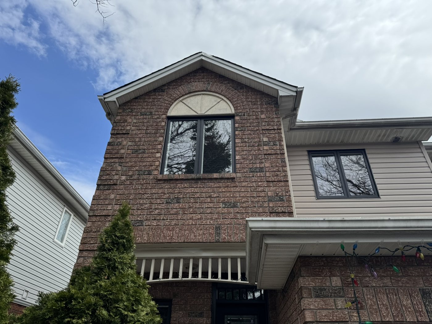Arched window before stonework (original wood arch), Ottawa